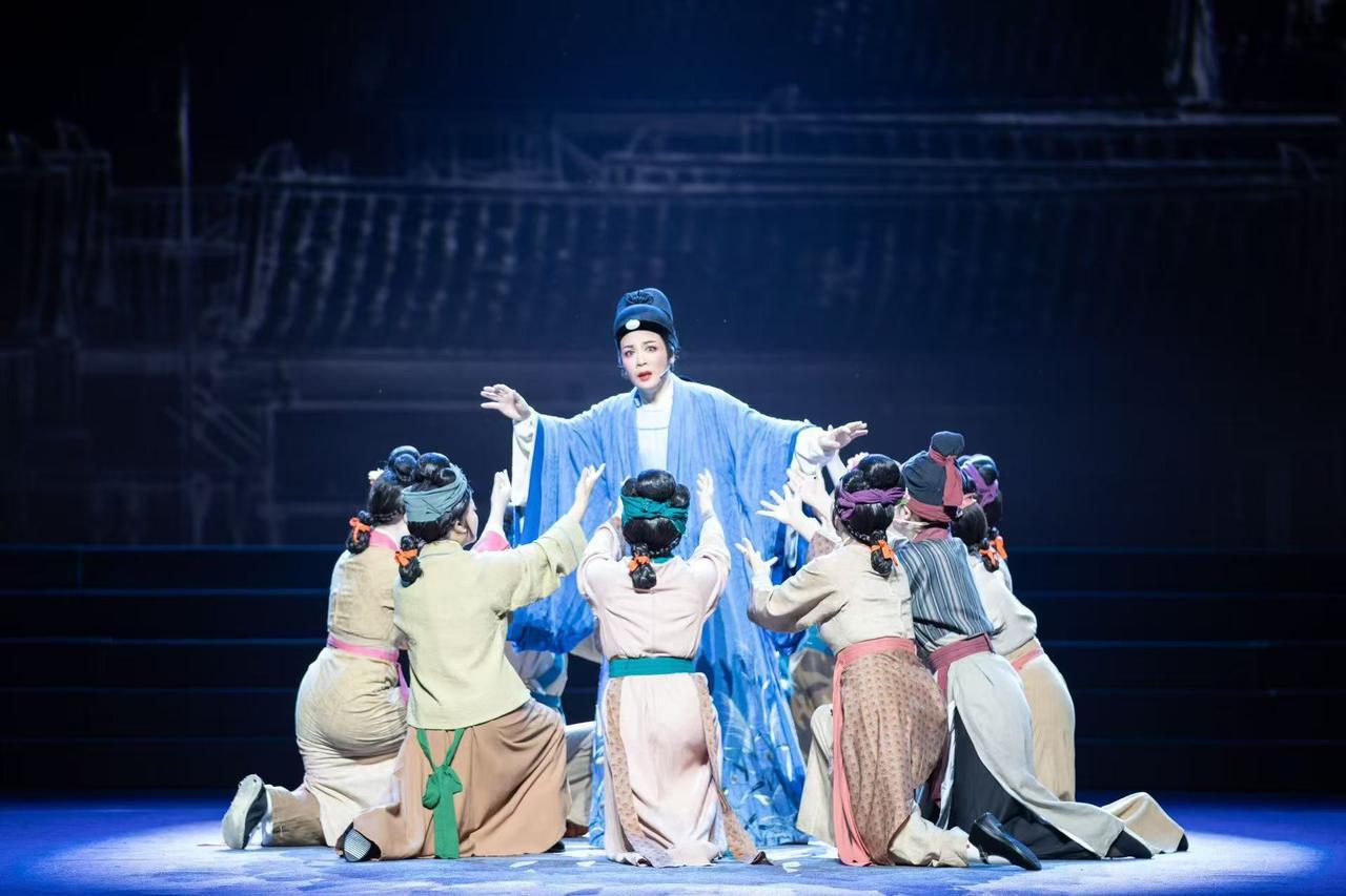 大型原創(chuàng)越劇《富春長(zhǎng)歌》杭州首演 重現(xiàn)《富春山居圖》的故事